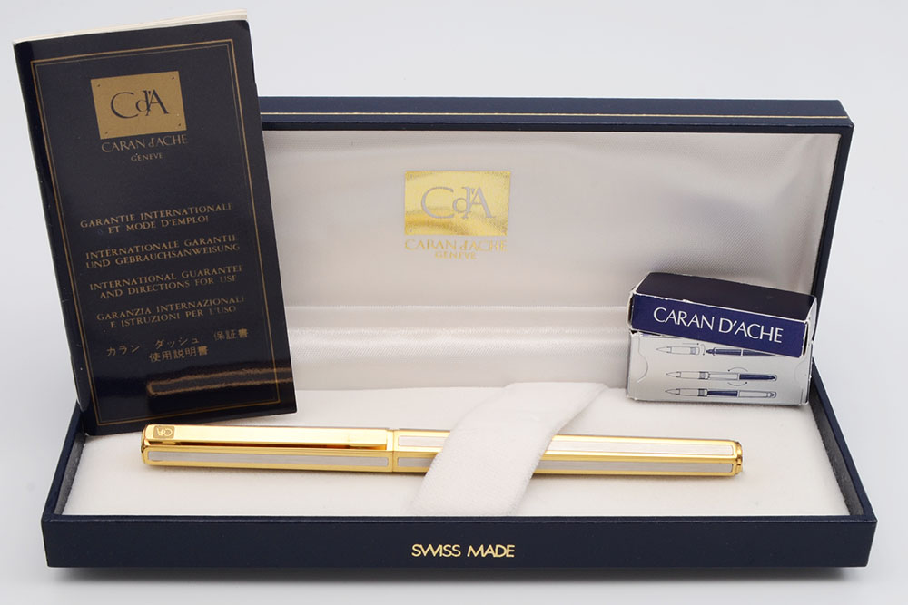 CARAN d'ACHE ゴールド 万年筆 専用ポーチ付き Caran D'Ache Ecridor Fountain Pen - Stainless Steel + Gold Plated